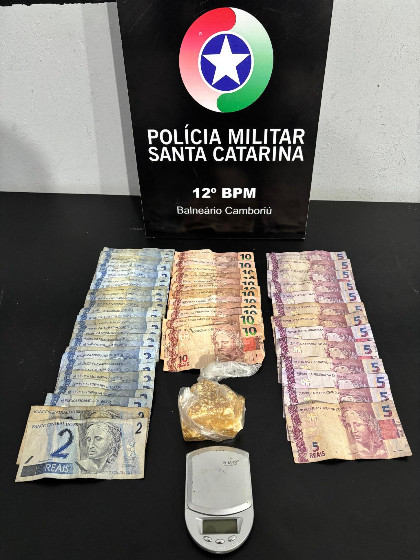 Polícia Militar prende homem por tráfico de drogas no bairro dos Municípios