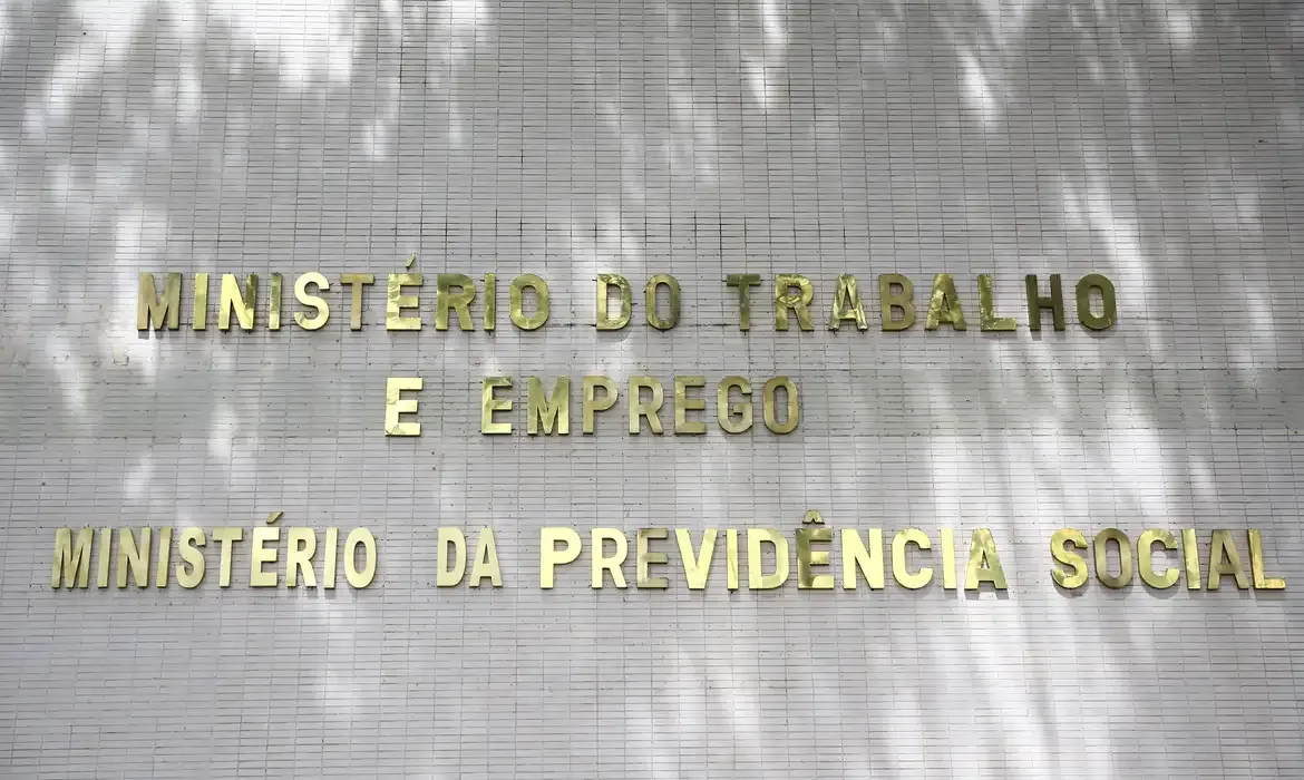 Prazo para divulgar relatório de transparência salarial acaba hoje