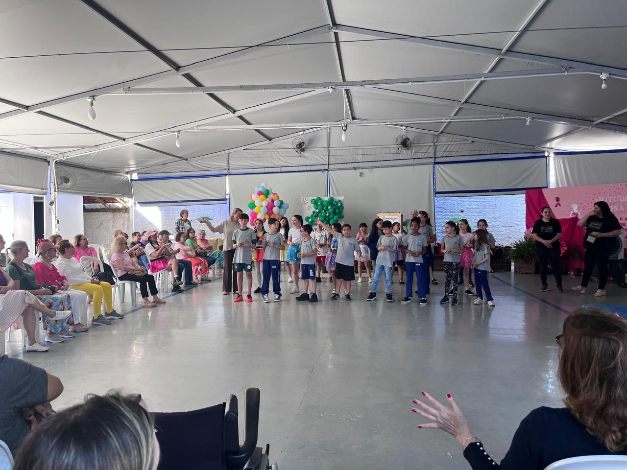 SPI: Matinê 60+ intergeracional emociona idosos e crianças