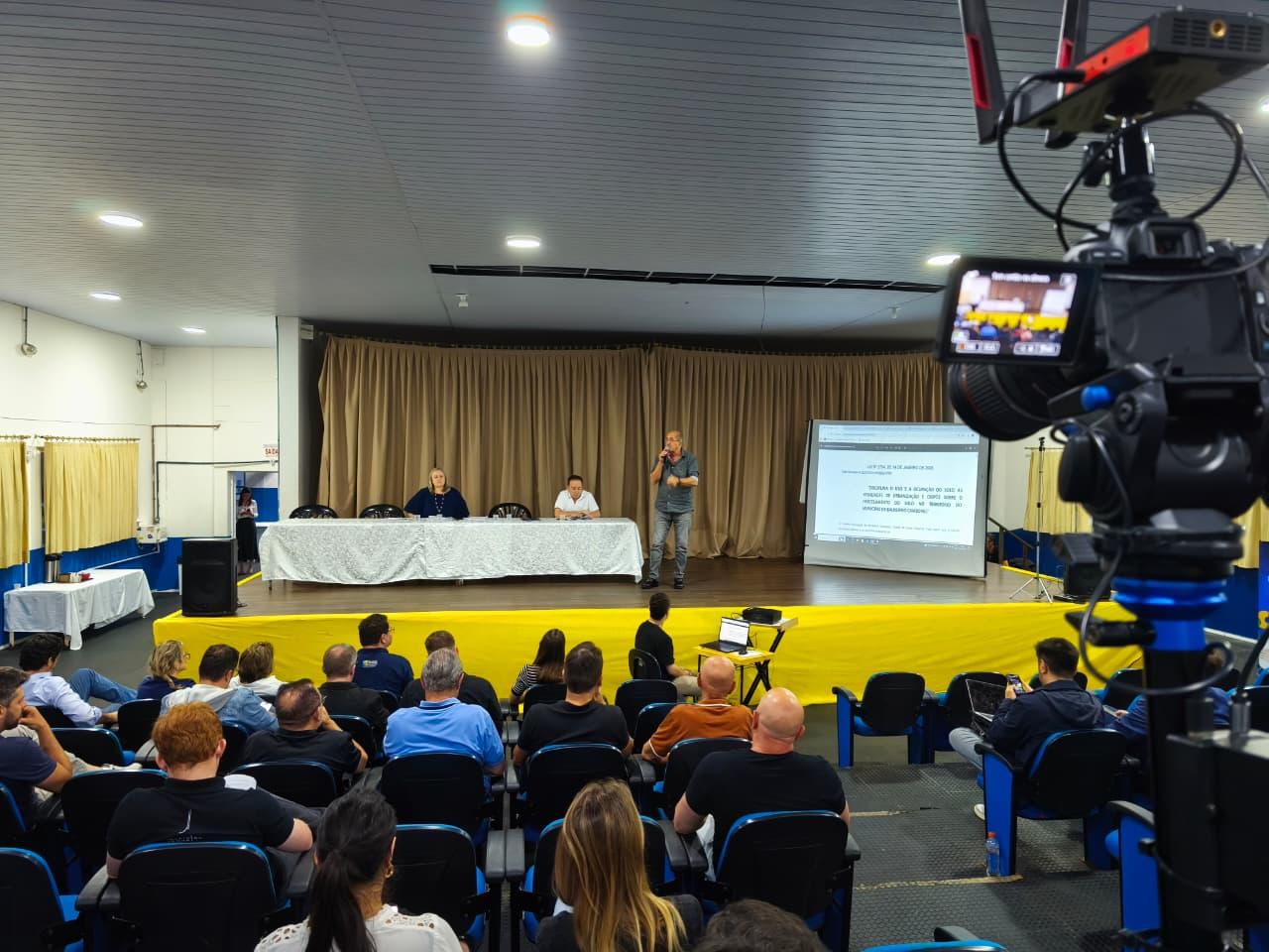 Construção da minuta de revisão do microzoneamento continua nesta segunda-feira