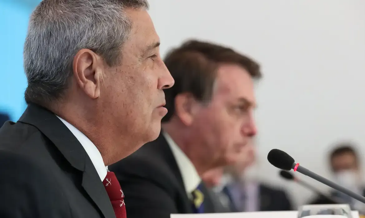 Moraes mantém prisão de Braga Netto