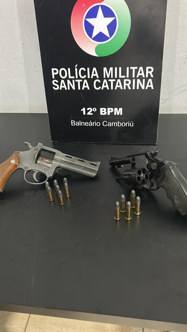 PM prende homem por ameaça e porte ilegal de arma de fogo e munições em Balneário Camboriú
