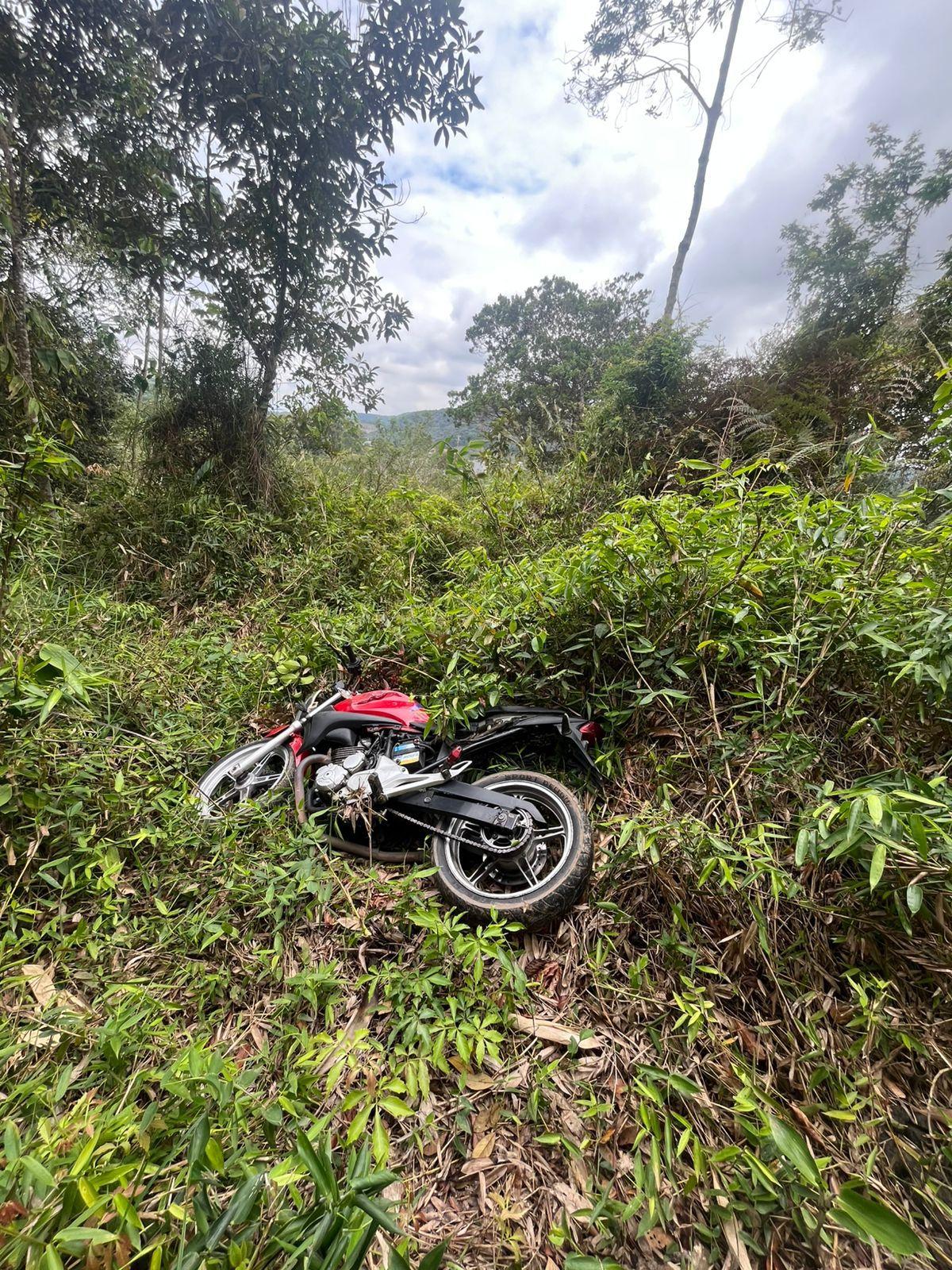 Polícia Militar recupera dois veículos e cumpre mandado de prisão em Camboriú