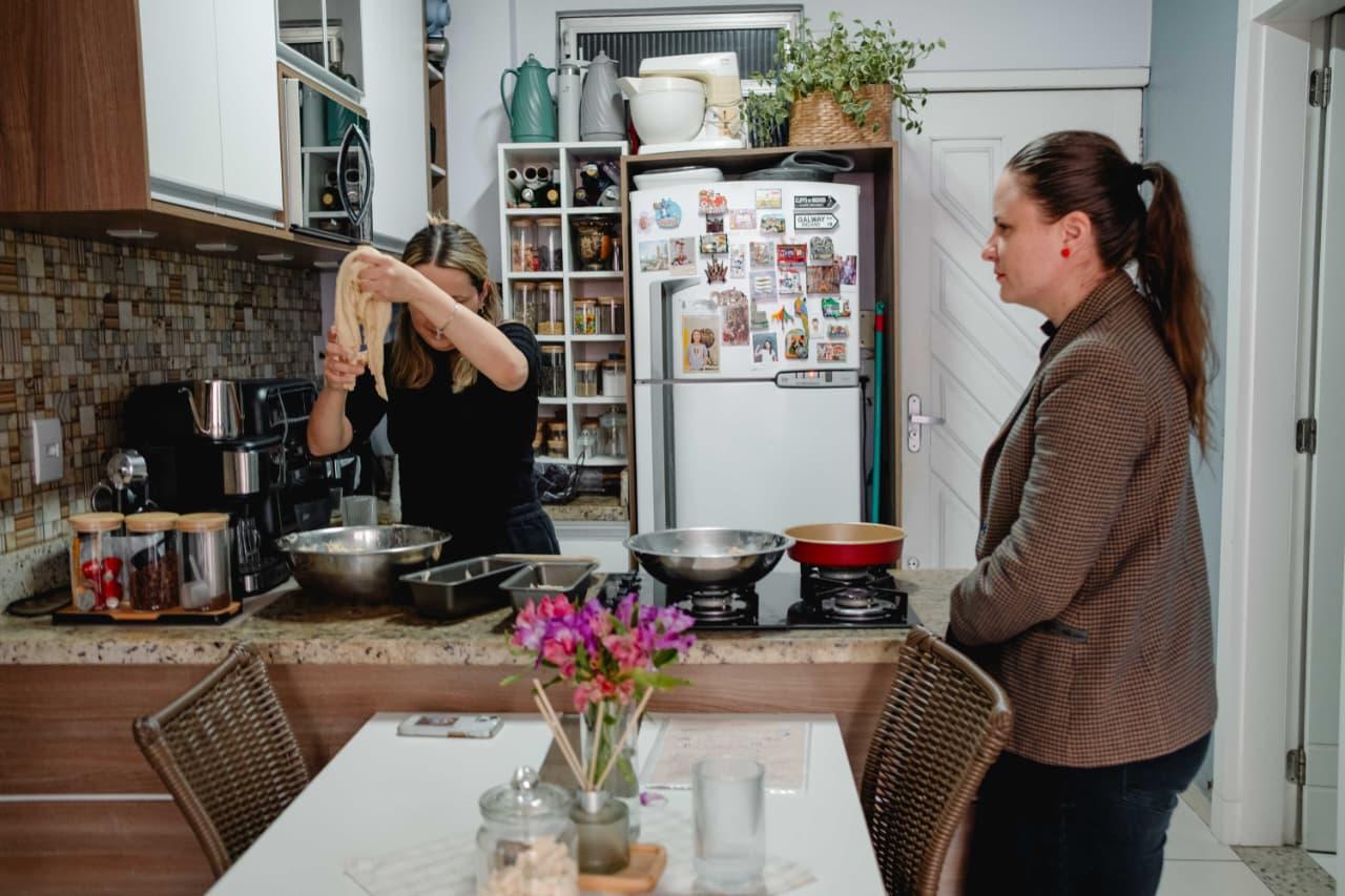 Projeto “Sabores da Memória” promove oficinas gratuitas de culinária e resgata receitas tradicionais de Balneário Camboriú