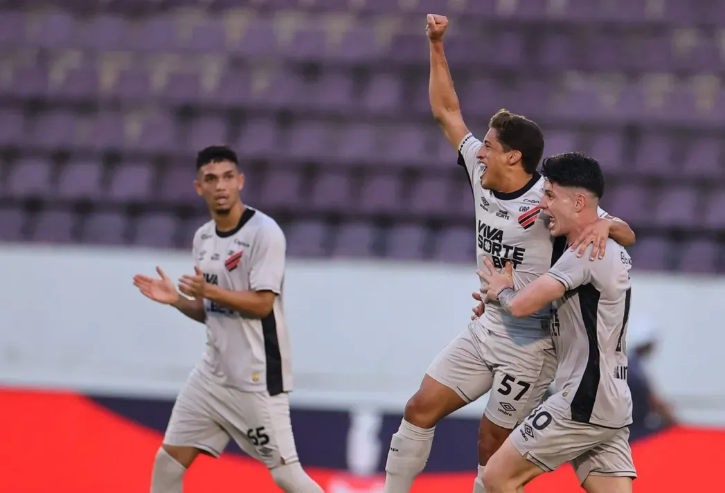 Série B: Athletico e Criciúma encaminham acesso e Ferroviária se complica 