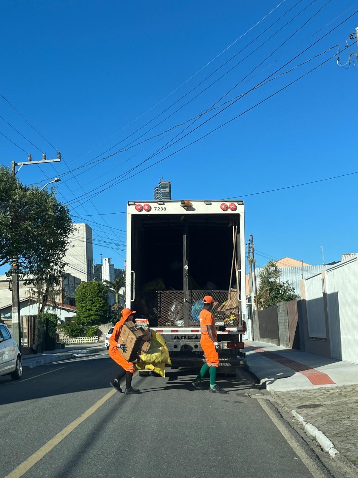 Ambiental reforça serviços de limpeza urbana e coleta durante a temporada de verão em Balneário Camboriú