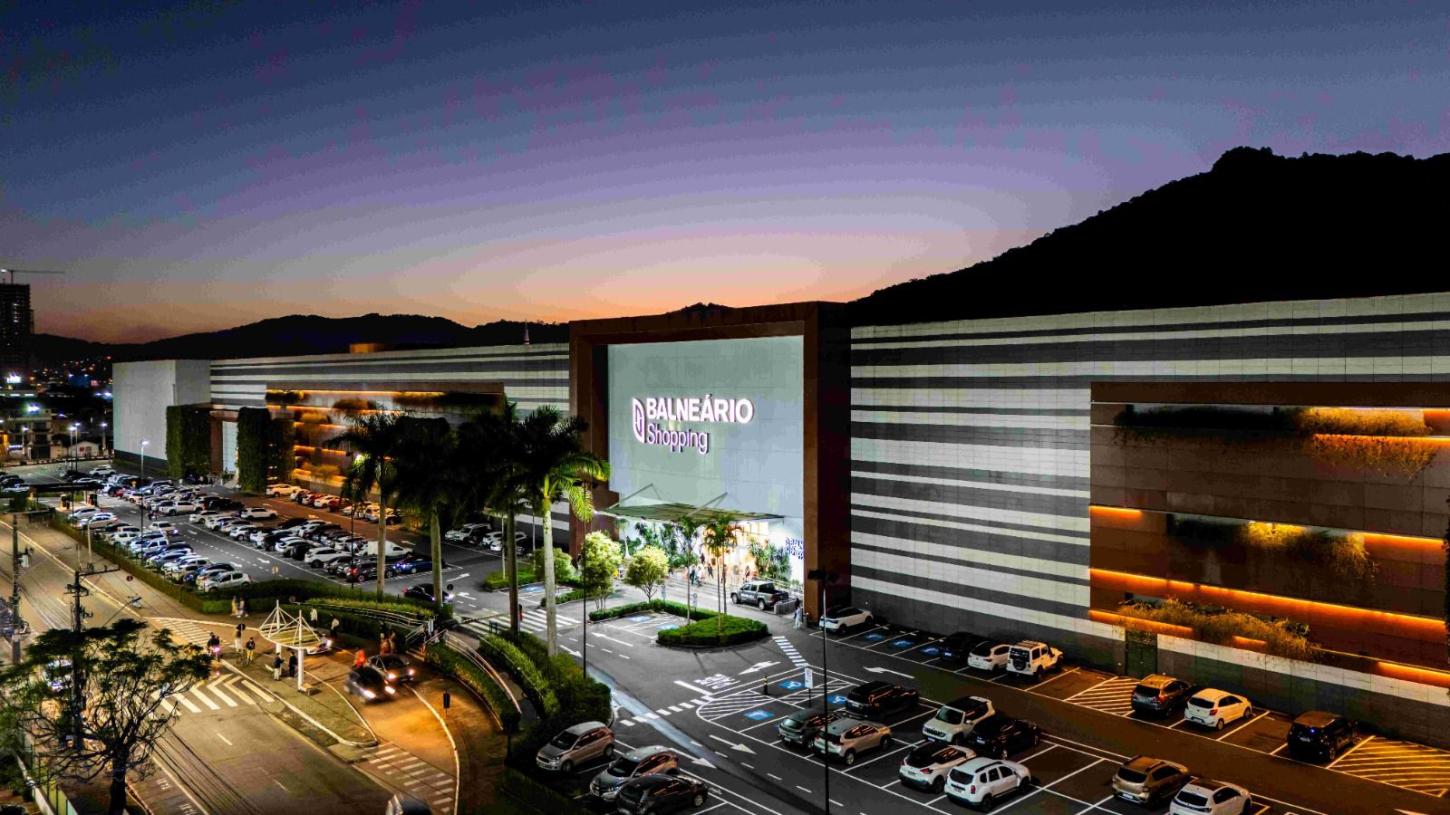 Balneário Shopping celebra o fim de ano com programação especial repleta de música, arte e magia natalina