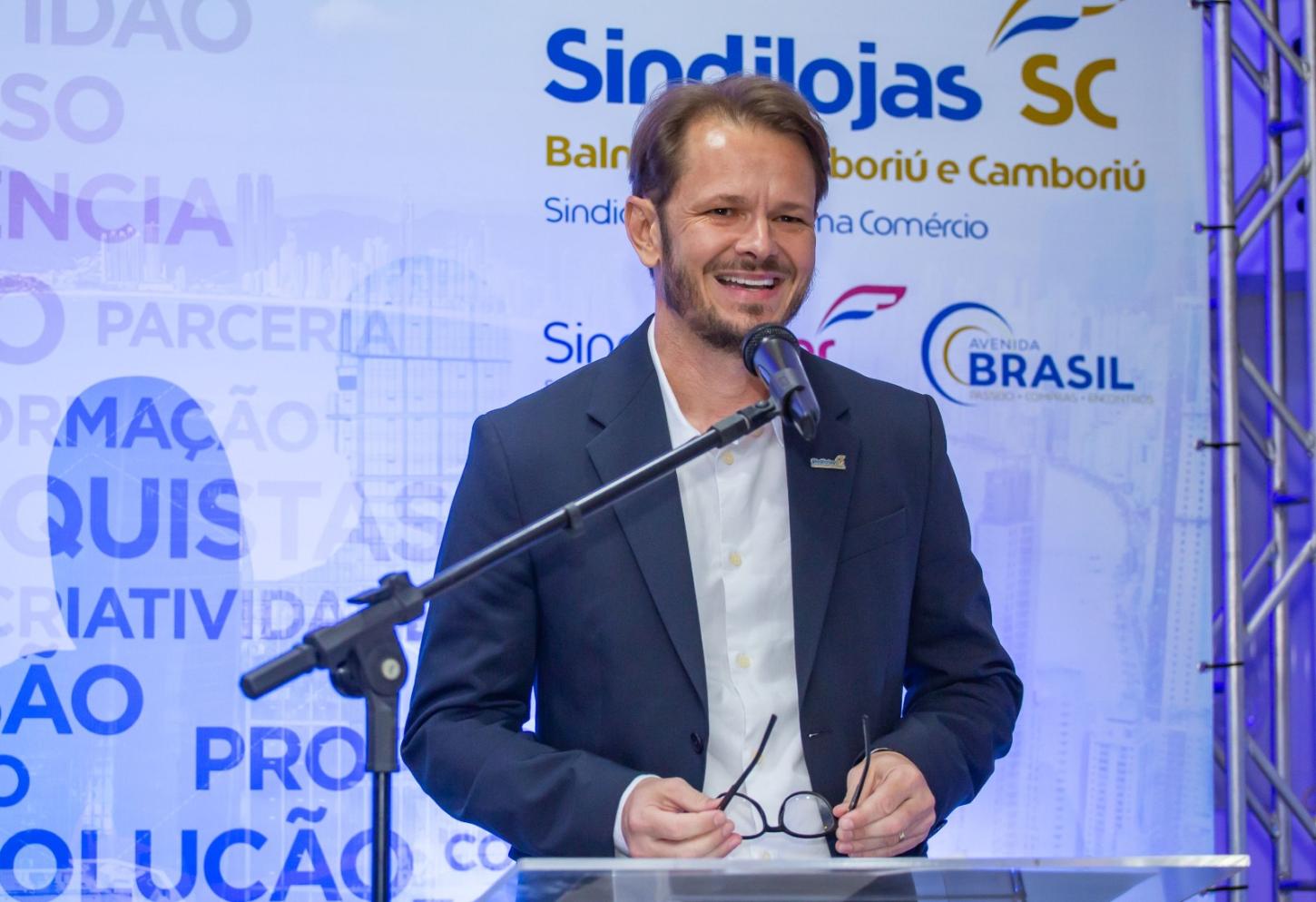 Empresário Augusto München assume presidência da gestão 2026-2029 do Sindilojas BC