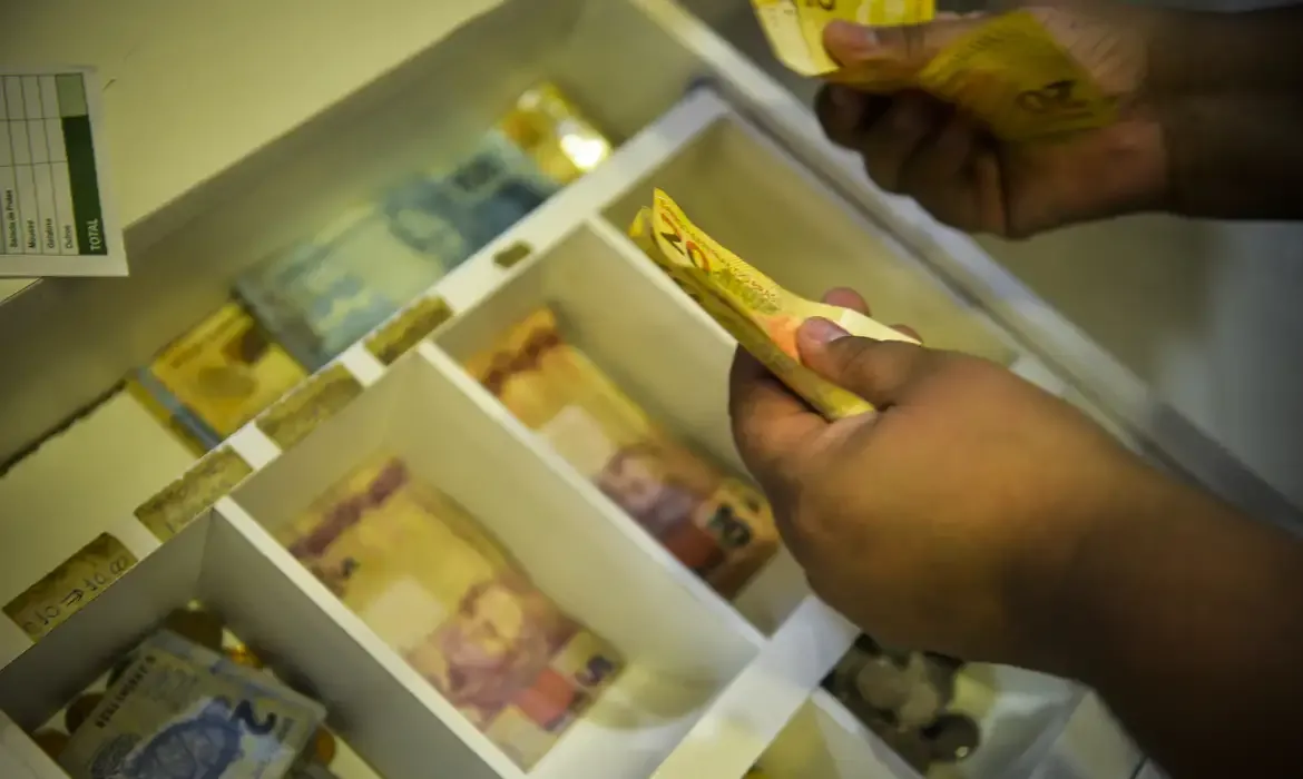 Segunda parcela do décimo terceiro deve ser depositada até a próxima sexta-feira