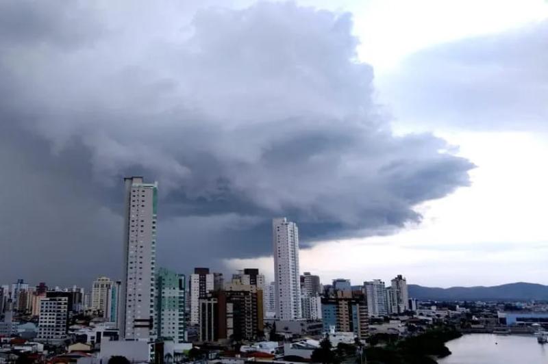 Defesa Civil de Itajaí alerta para a formação de tempestades durante a semana