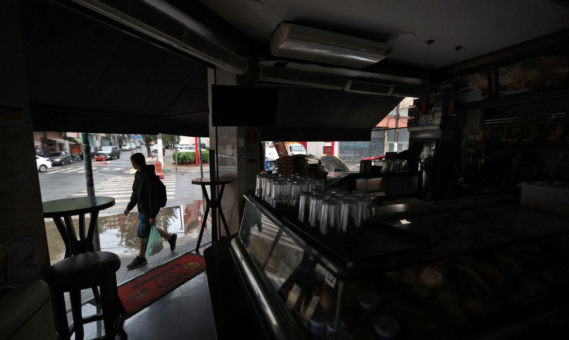 Inmet emite alerta de tempestade e vento na Região Sul