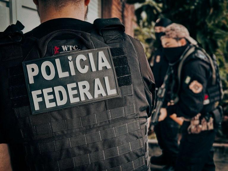Polícia Federal prende homem condenado por estupro de vulnerável e roubo em Navegantes