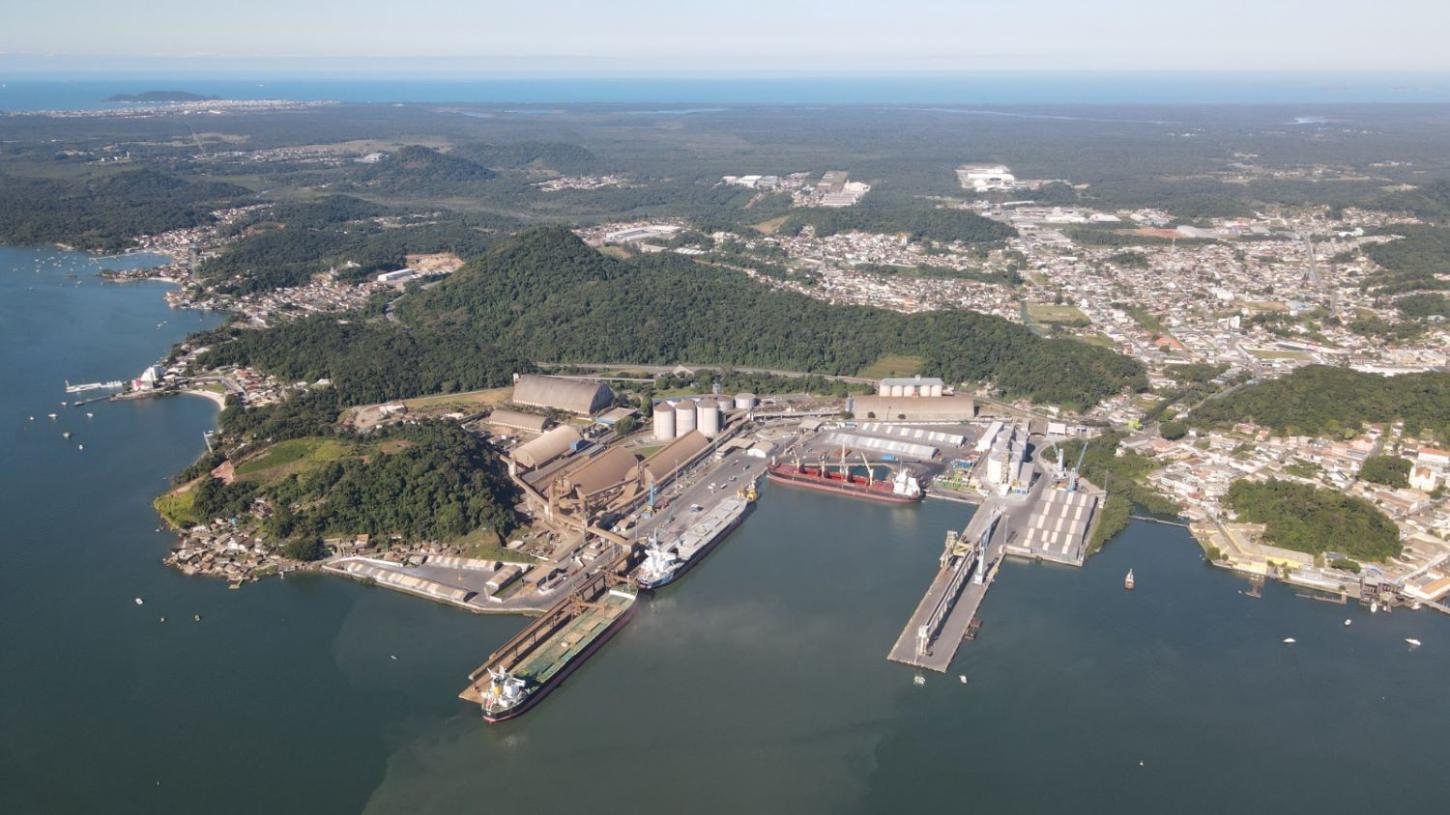Portos de Santa Catarina registram movimento de 65,7 milhões de toneladas em 2025