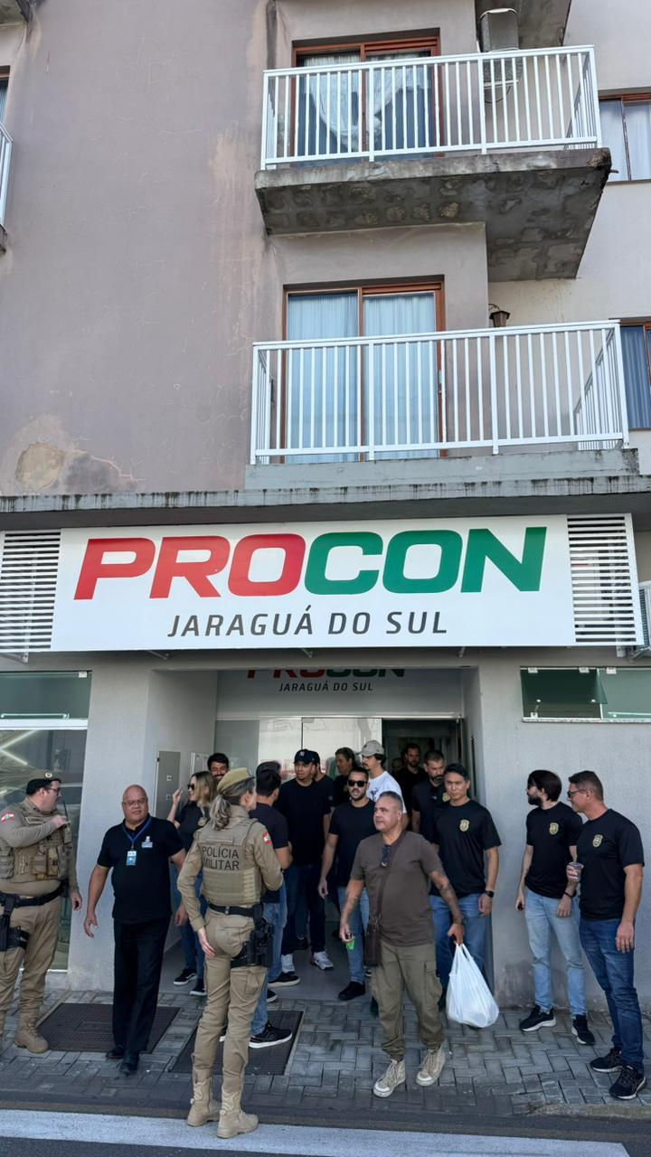 Procon de Balneário Camboriú acompanha operação contra produtos falsificados em Jaraguá do Sul