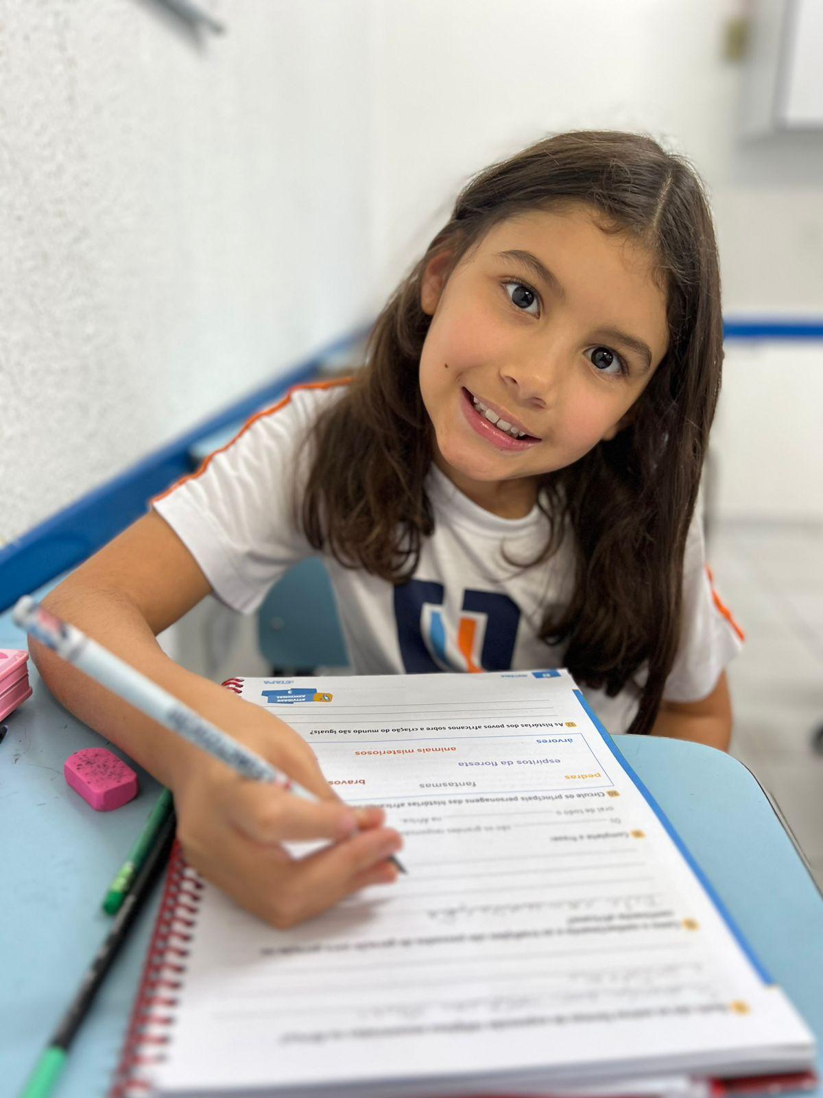 Volta às aulas reacende debate sobre a importância da letra cursiva no desenvolvimento infantil