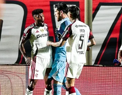 Brasileirão: Rossi pega pênalti e Mengão desencanta vencendo o Vitória na Bahia