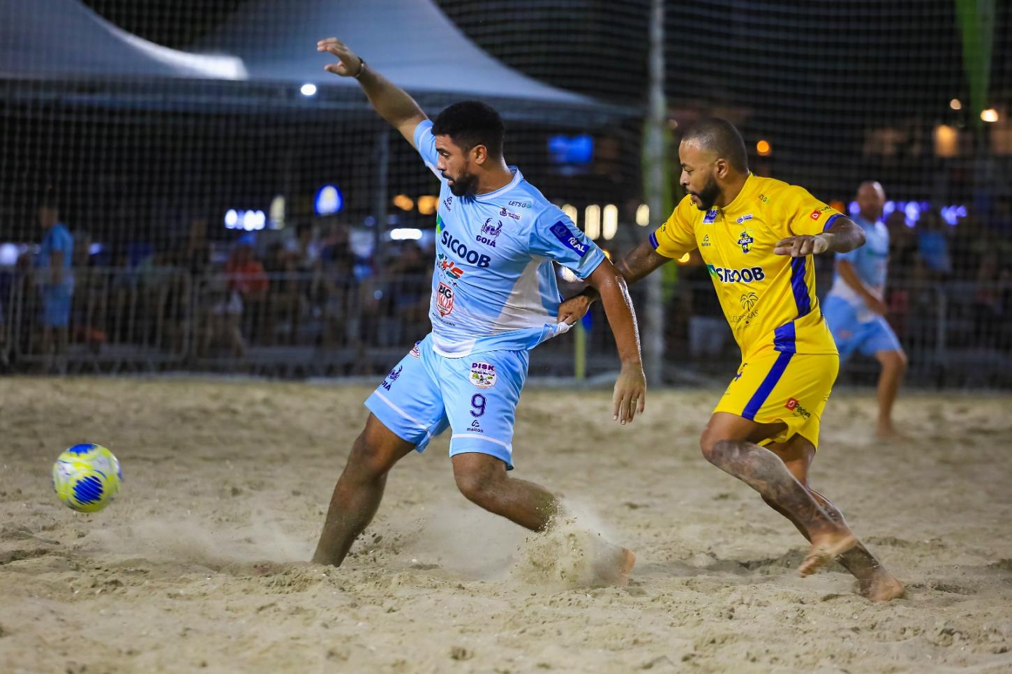 Goiá e Orca protagonizam noite de equilíbrio e emoção na areia da Praia Central