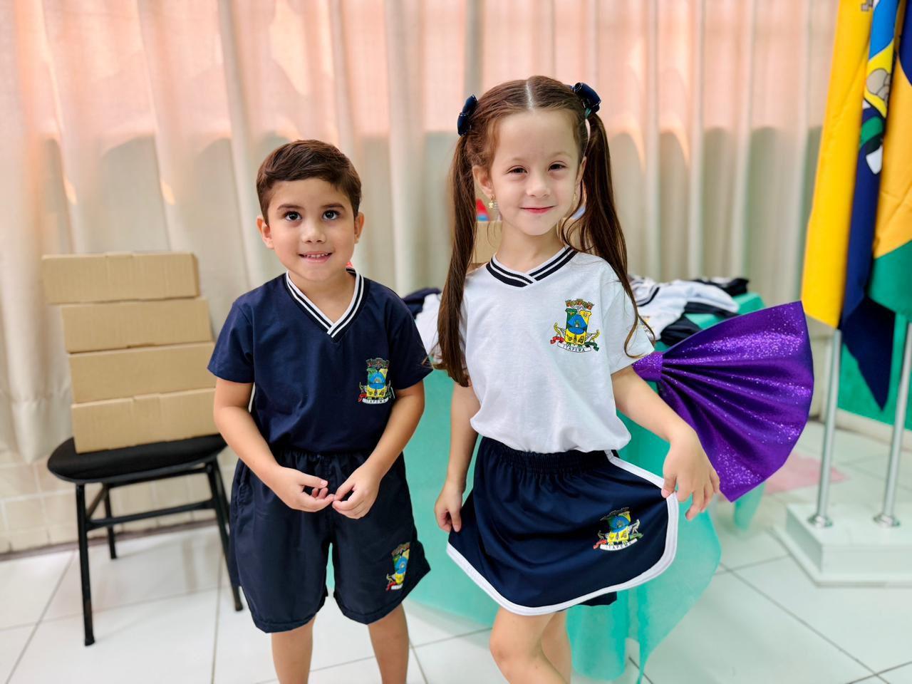Itapema inicia entrega dos uniformes de verão para alunos da Rede Municipal