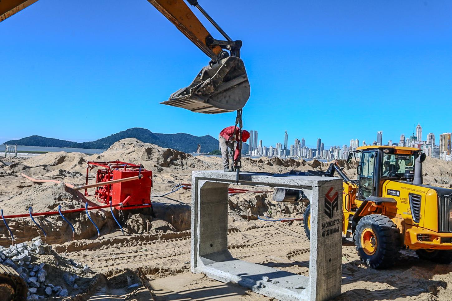 Obra da macrodrenagem retorna no dia 23 de fevereiro na Praia Central de Balneário Camboriú