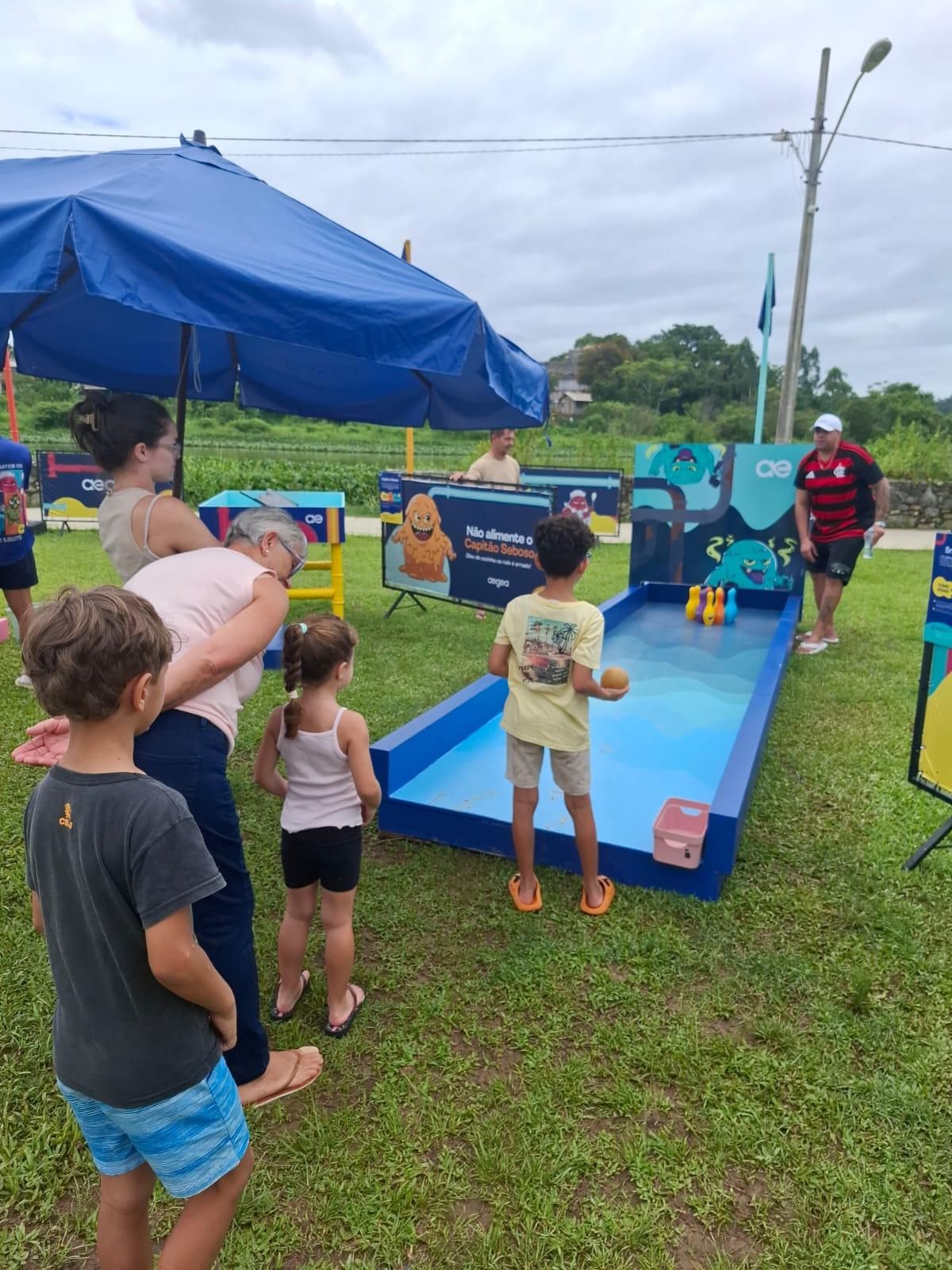 Realizada pela primeira vez em Camboriú, Caravana de Verão envolve centenas de famílias em atividades lúdicas sobre o esgotamento