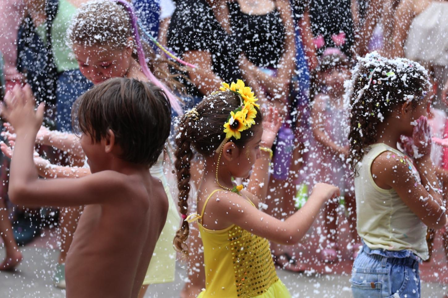Viva Folia BC 2026 transforma a segunda-feira de Carnaval em festa para toda a família