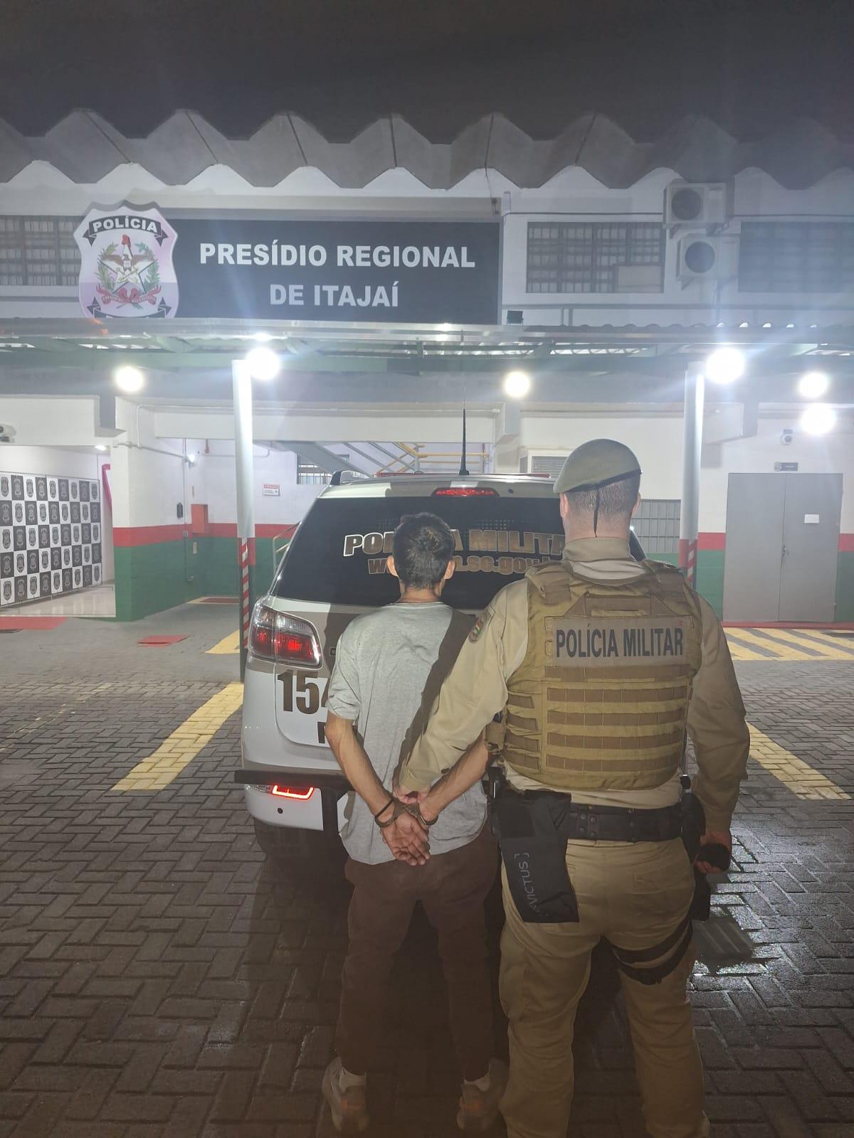 12º Batalhão de Polícia Militar intensifica patrulhamento na madrugada e cumpre mandado de prisão na região central de Balneário Camboriú