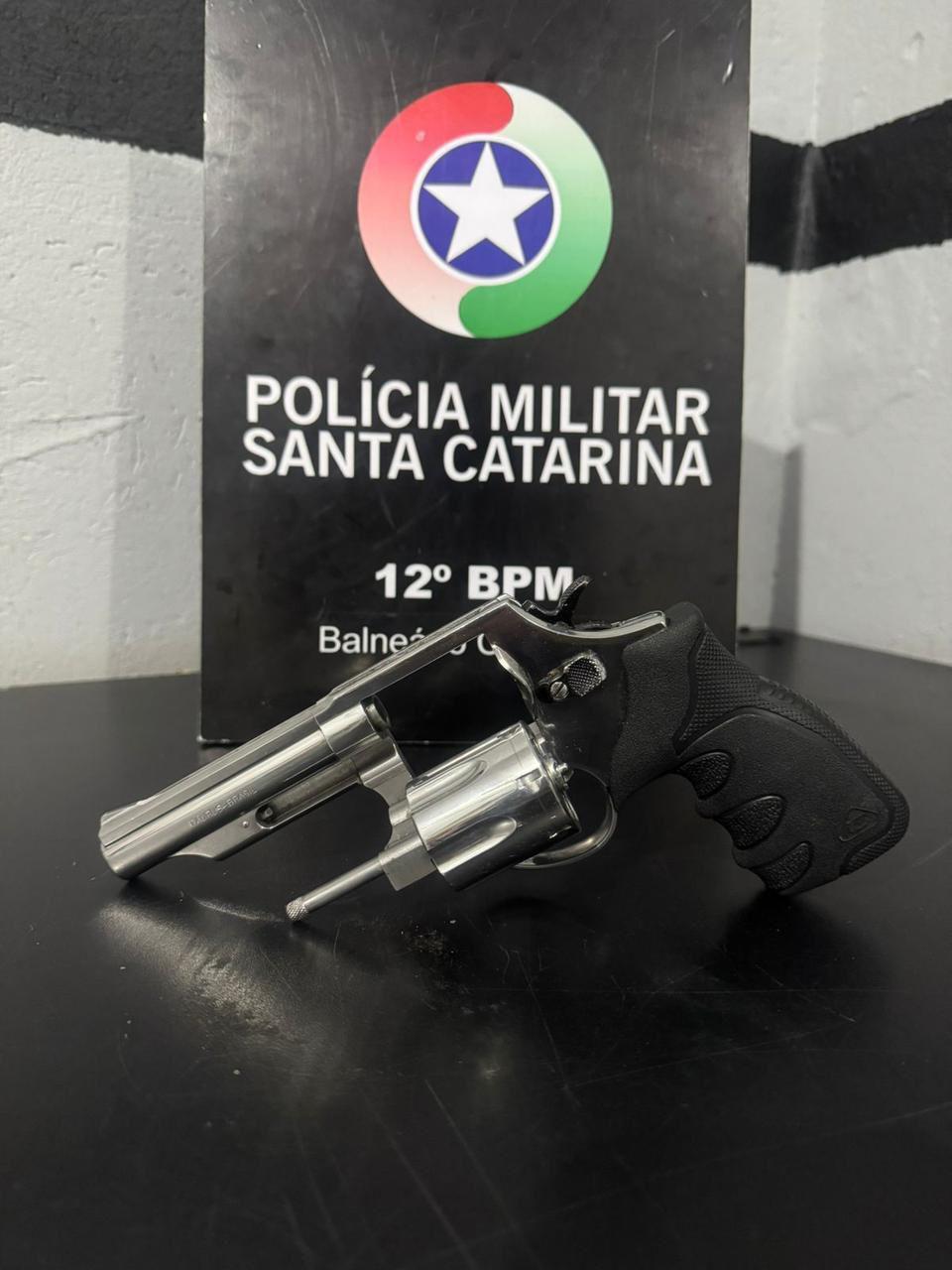 Adolescente é apreendido pela Polícia Militar após ferir homem com disparo de arma de fogo