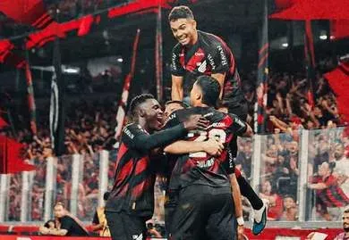 Athlético goleia o Botafogo e é o novo vice-líder do Brasileirão - Confira outros resultados 