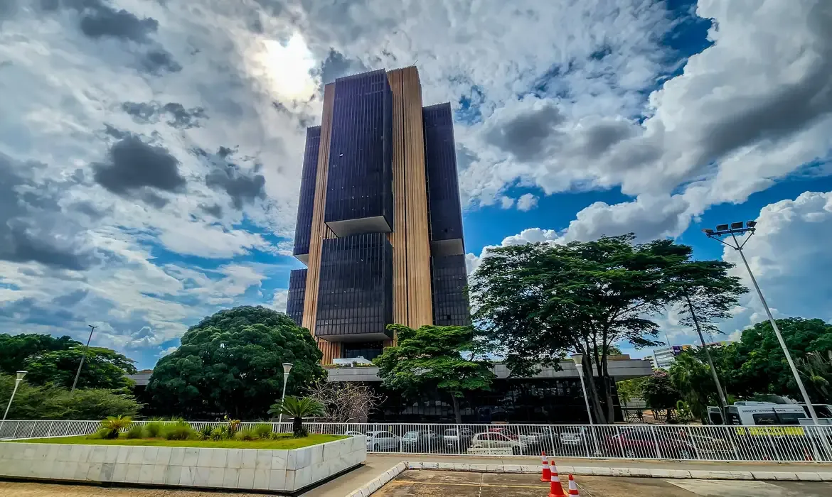 Banco Central reduz juros básicos para 14,75% ao ano