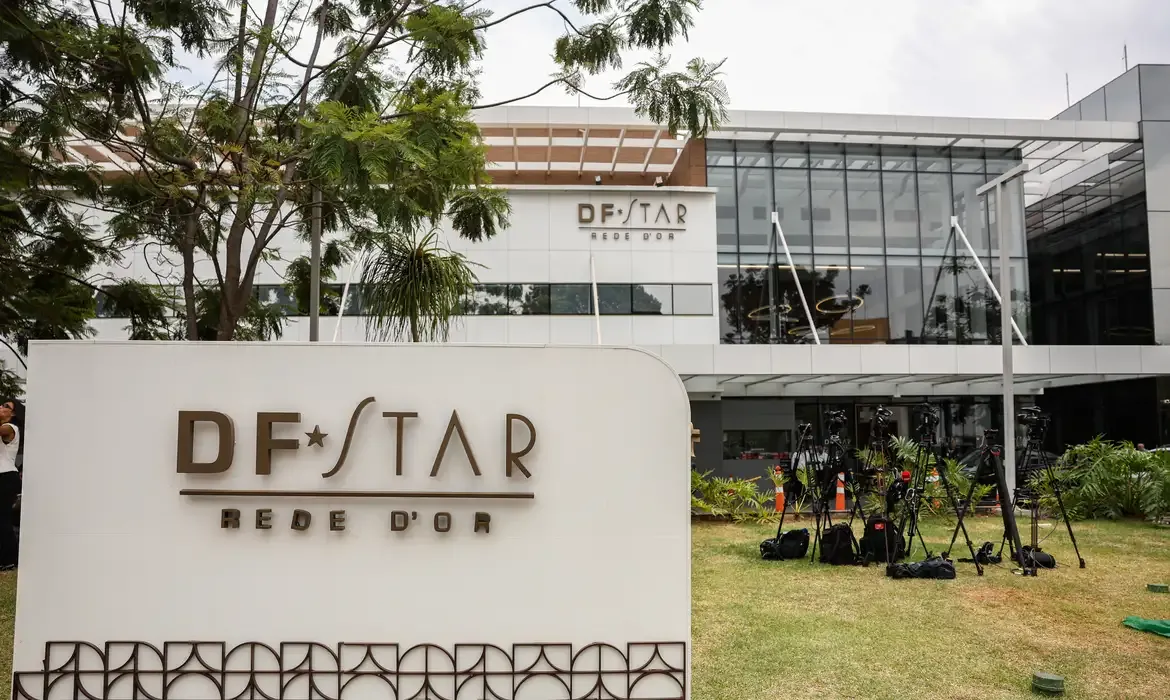 Bolsonaro tem piora na inflamação e médicos incluem novos antibióticos