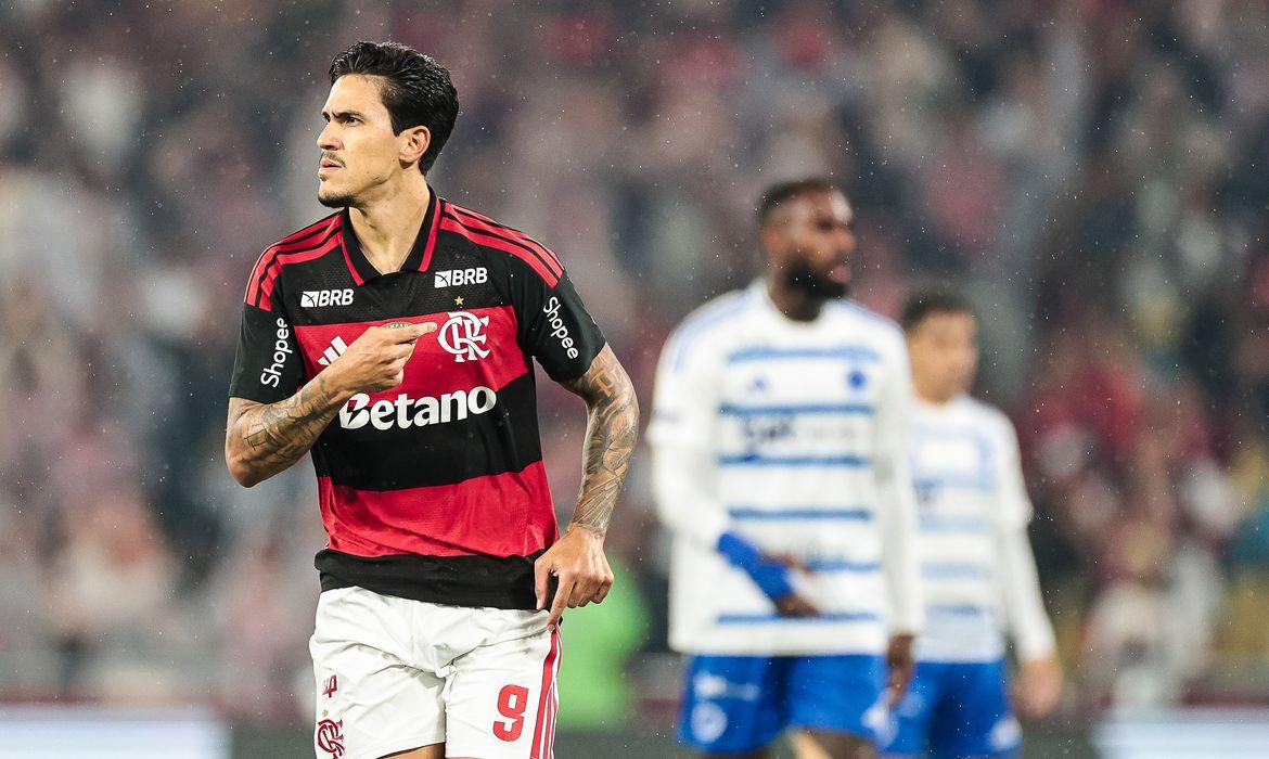 Brasileirão: Flamengo vence Cruzeiro com gols de Pedro e Carrascal