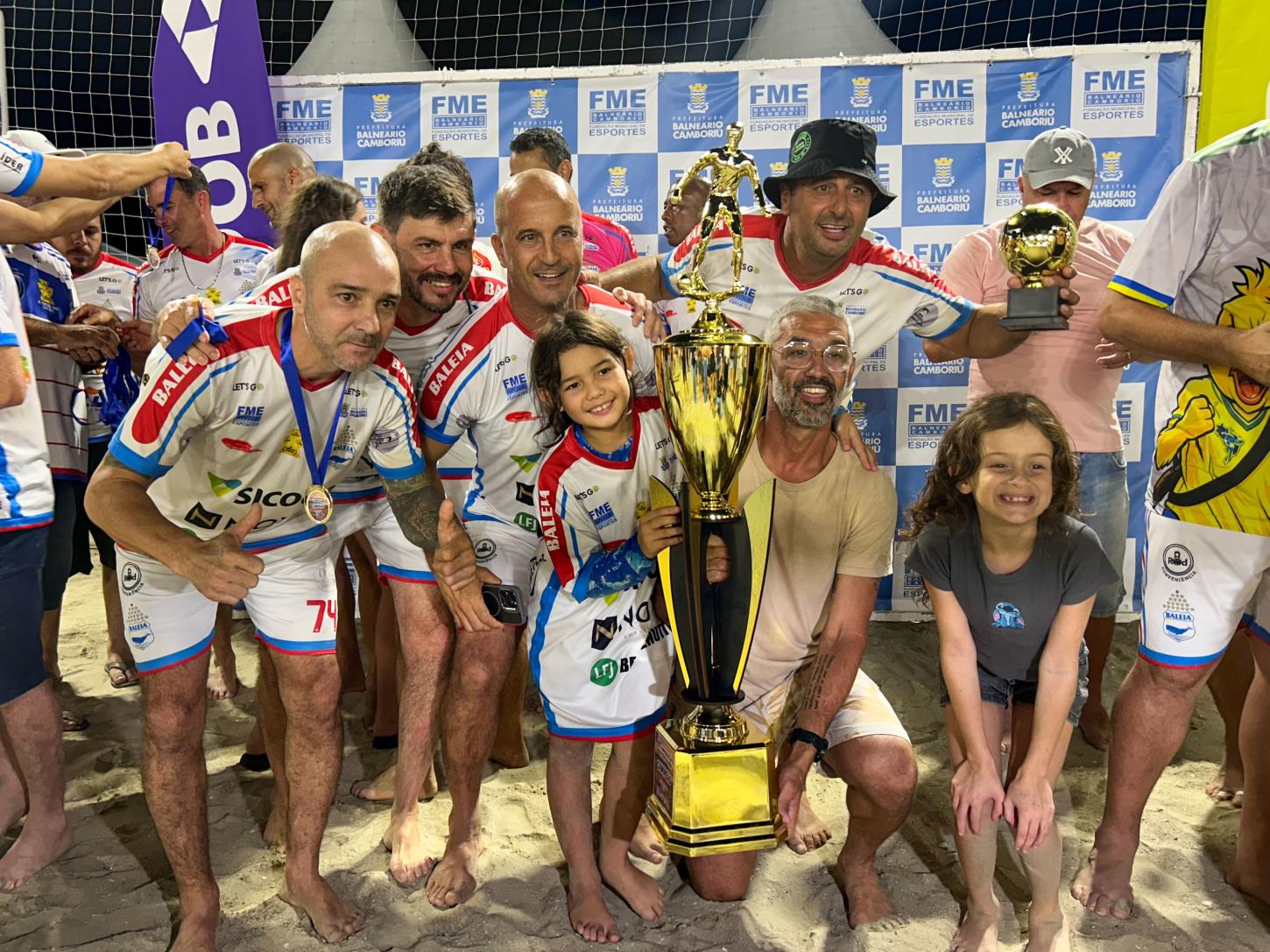 Finais do Campeonato de Futebol de Areia reúnem grande público e marcam noite de emoção na Praia Central de Balneário Camboriú