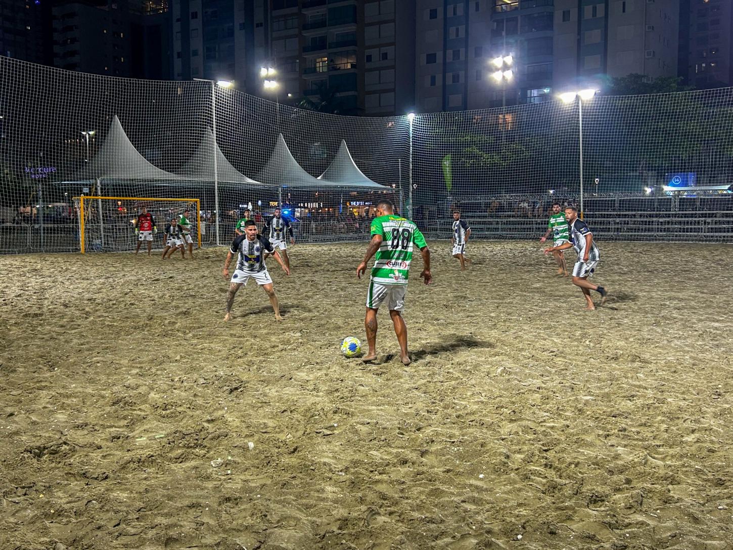 Finais do Campeonato Paralelo de Futebol de Areia de Balneário Camboriú ocorrem neste sábado (14)