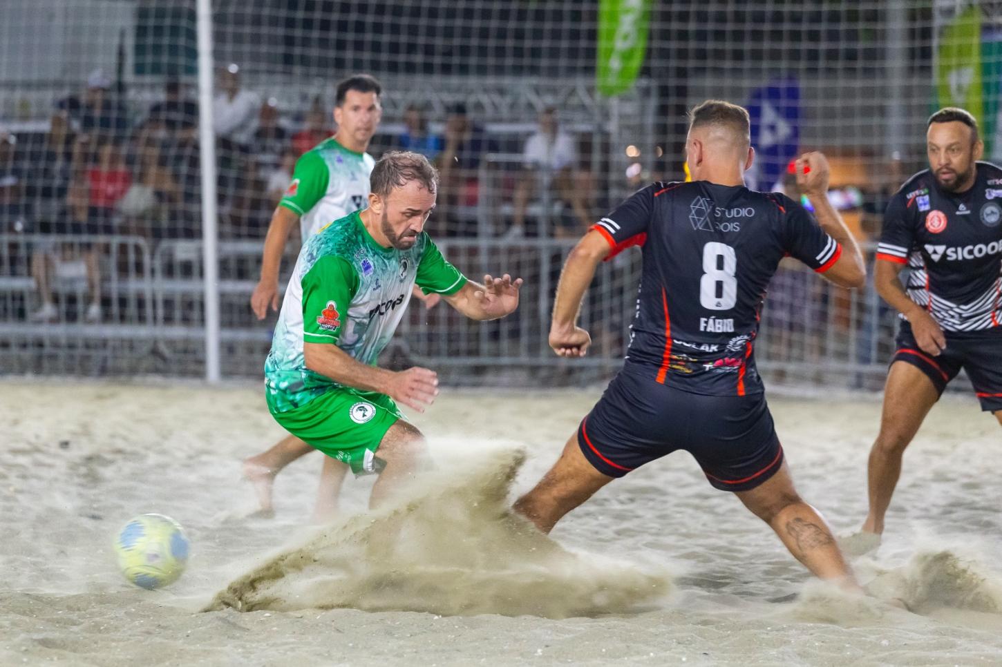 Focas e Pescada protagonizam noite de equilíbrio na Arena da Praia Central