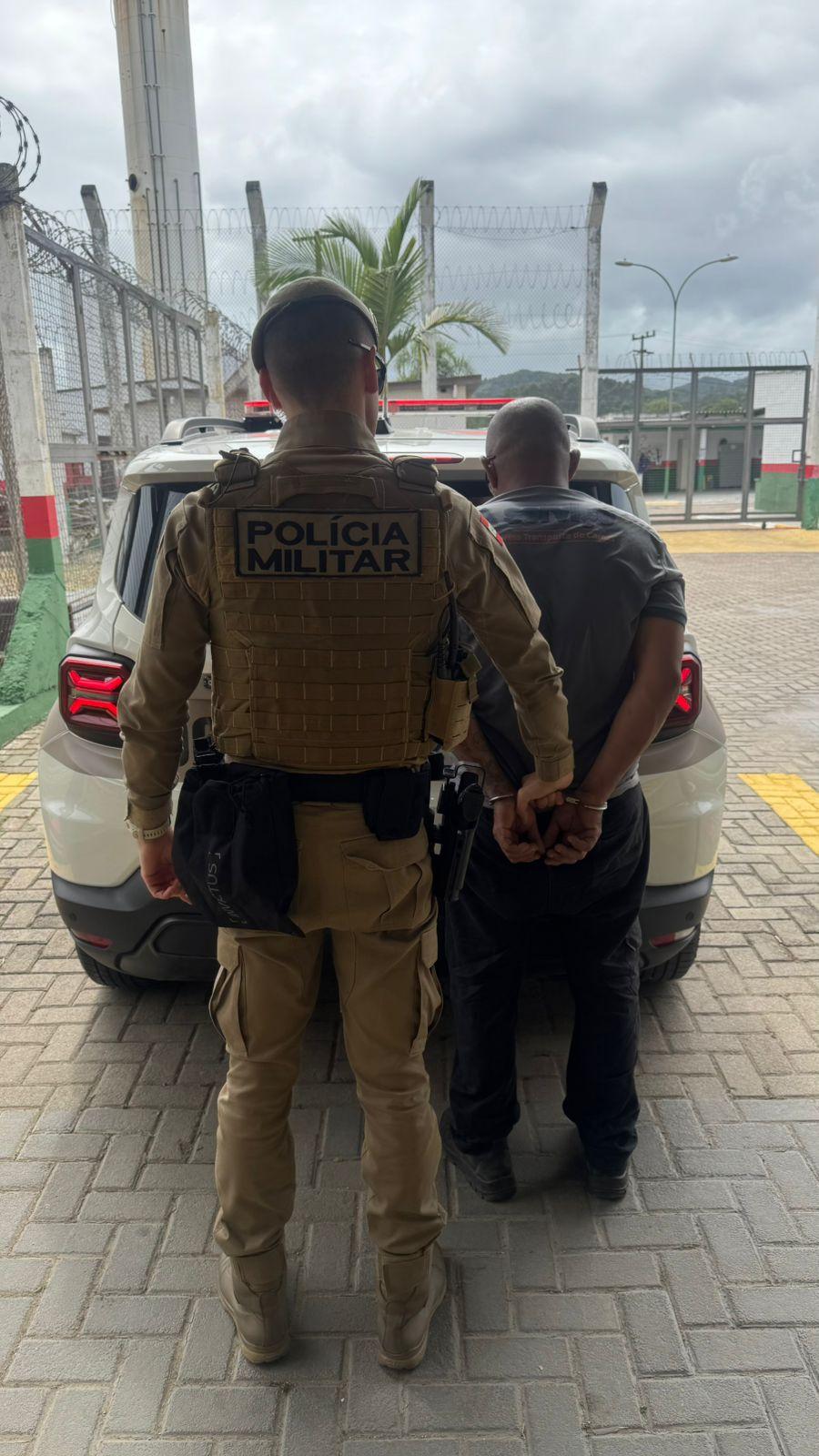 Foragido da Justiça por roubo é recapturado em Balneário Camboriú
