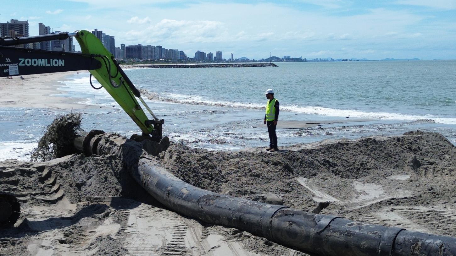 Megaobra de alargamento da Praia Central de Balneário Piçarras avança e já atinge quase 70% de conclusão