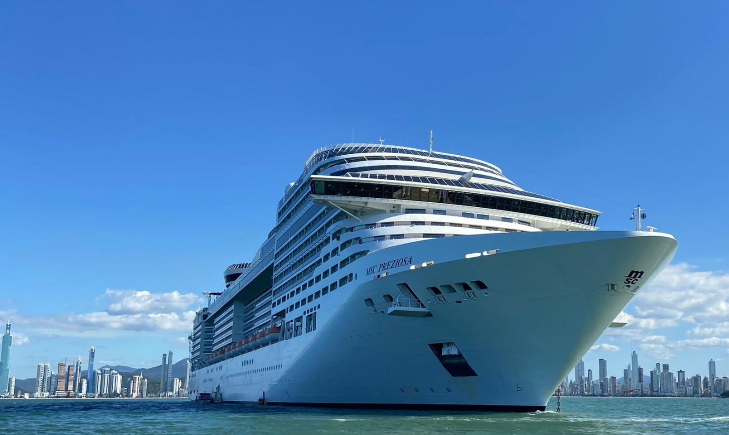 MSC Preziosa faz sua última escala da temporada em Balneário Camboriú nesta segunda