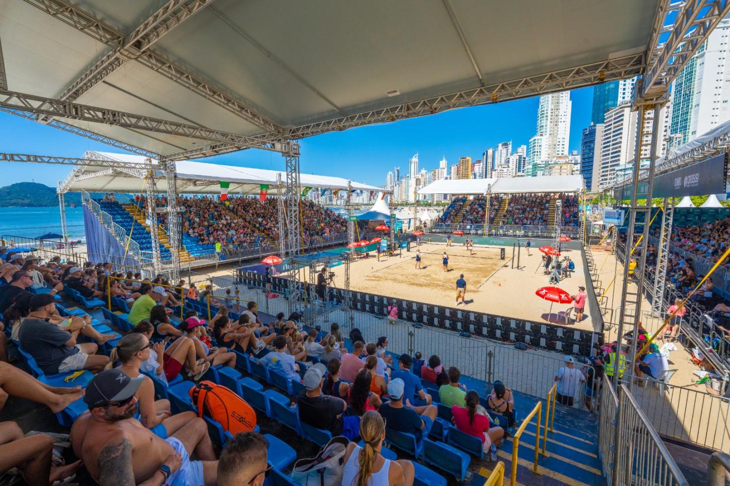 Mundial de beach tennis em Balneário Camboriú movimentou areias da Praia Central