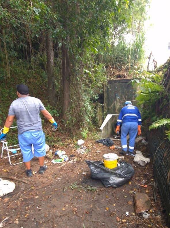 Operação conjunta remove estruturas irregulares e realiza limpeza em dois pontos de Balneário Camboriú