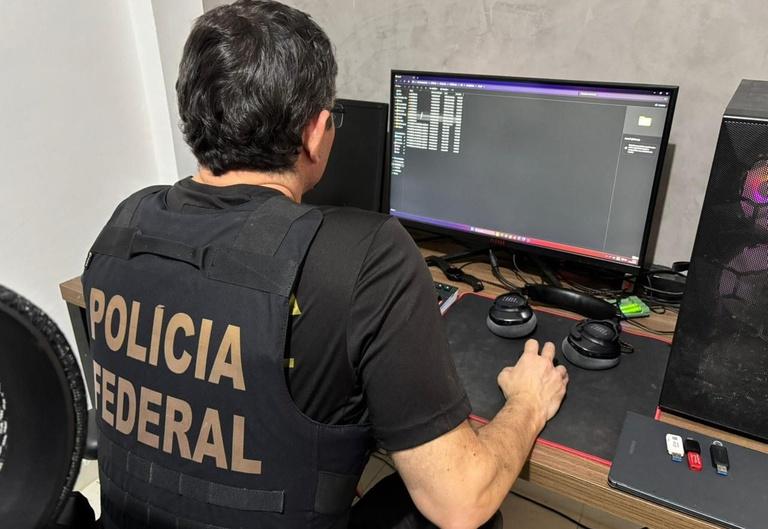 Polícia Federal cumpre mais de 30 mandados por abuso contra crianças e adolescentes