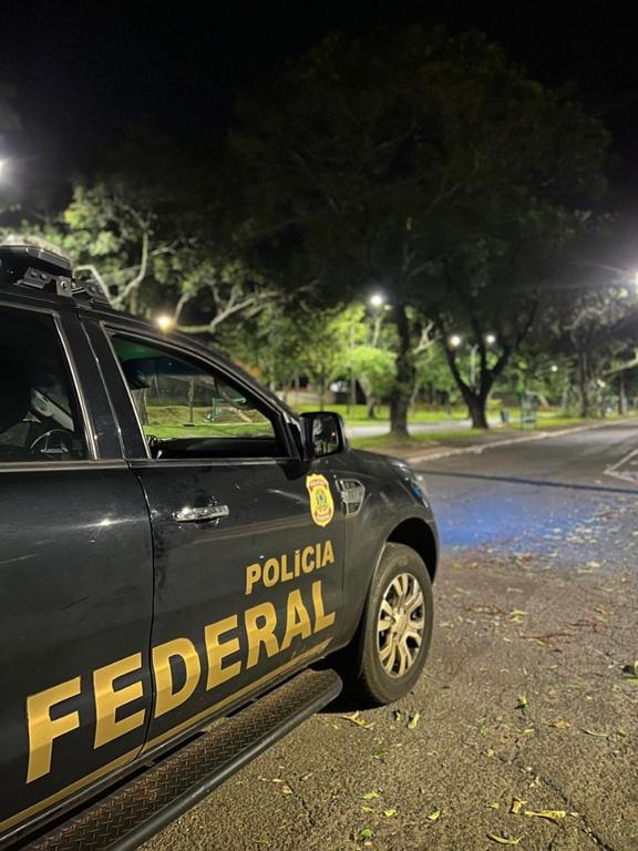 Polícia Federal cumpre mandado de prisão preventiva contra acusado de estupro em Santa Catarina