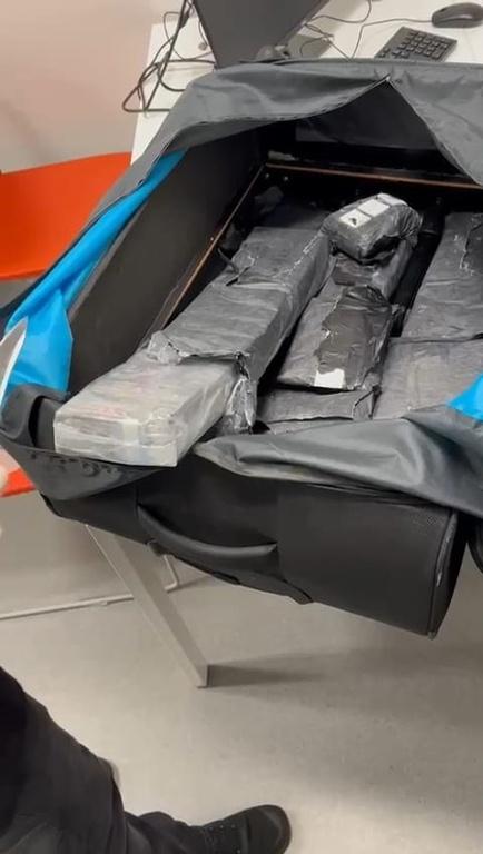 Polícia Federal prende passageira do voo Lisboa-Florianópolis com 10kg de haxixe