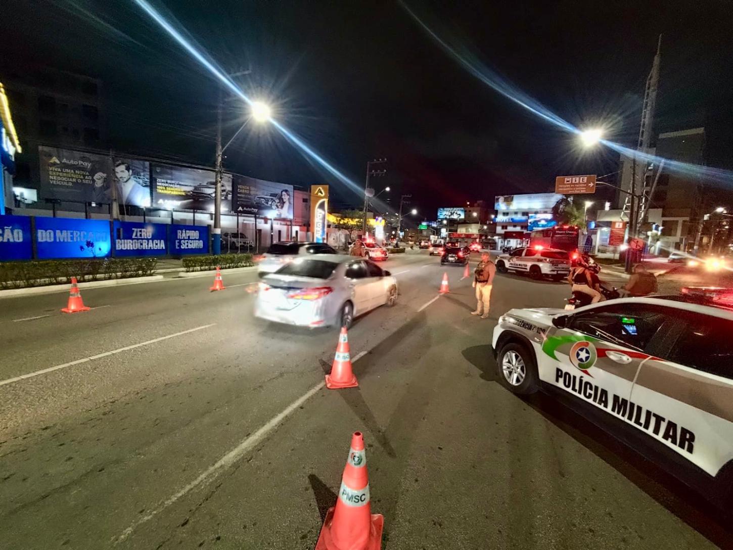 Polícia Militar intensifica ações policiais com operações e barreiras em Balneário Camboriú