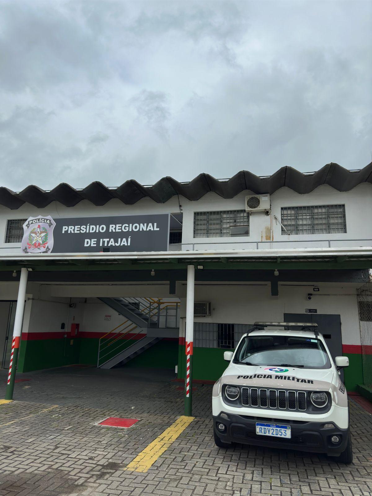 Polícia Militar prende foragido da Justiça na Praia Brava