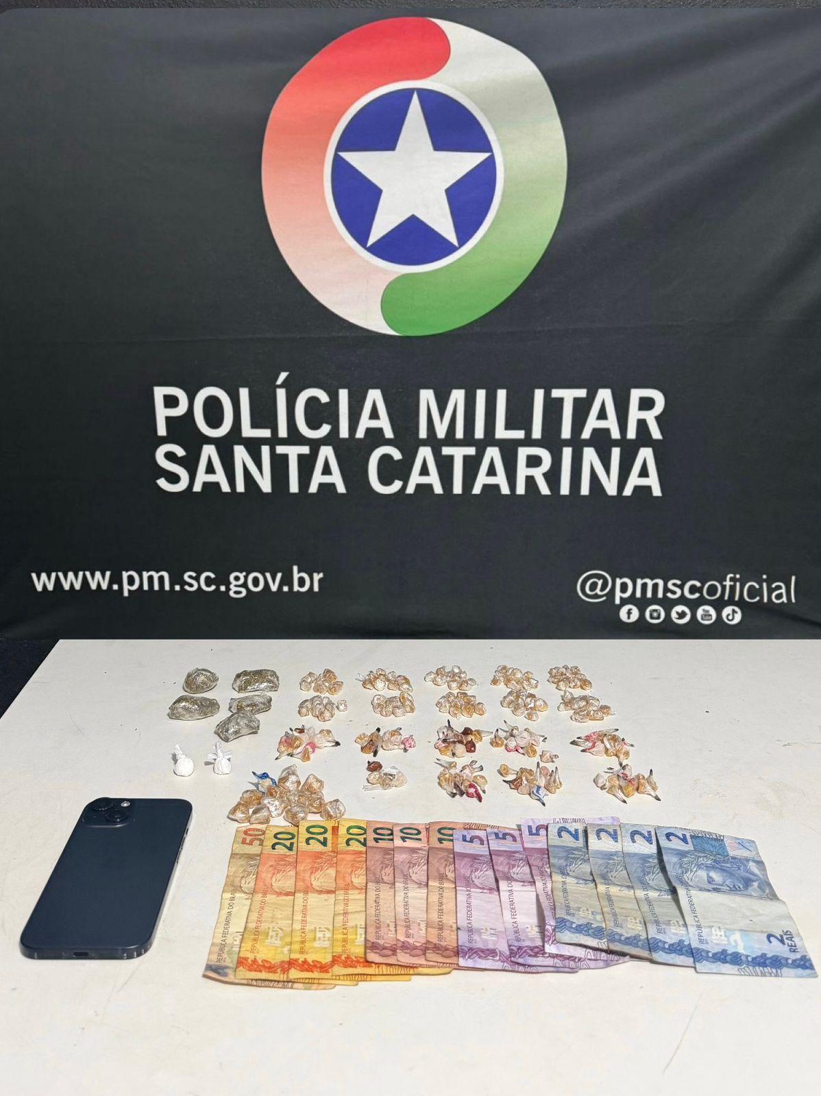 Polícia Militar prende suspeitos de praticar tráfico de drogas