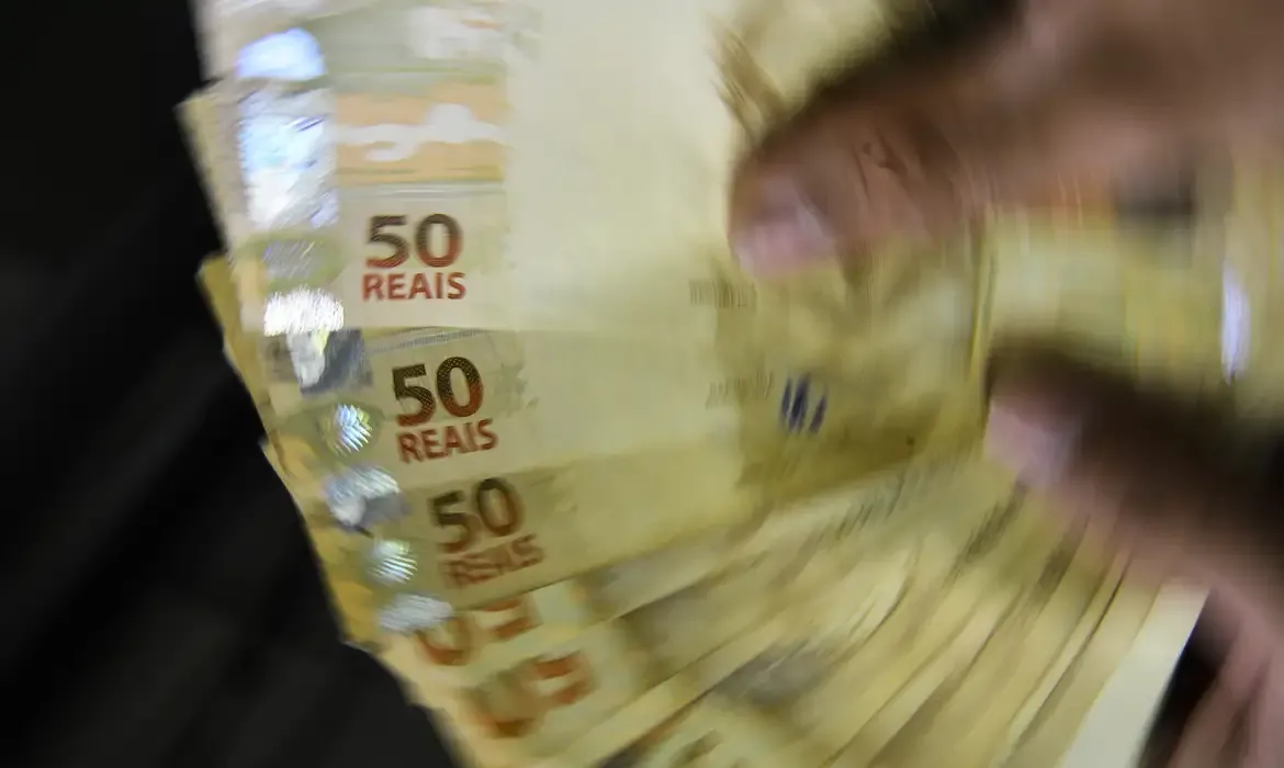 Receita paga lote da malha fina do Imposto de Renda de março
