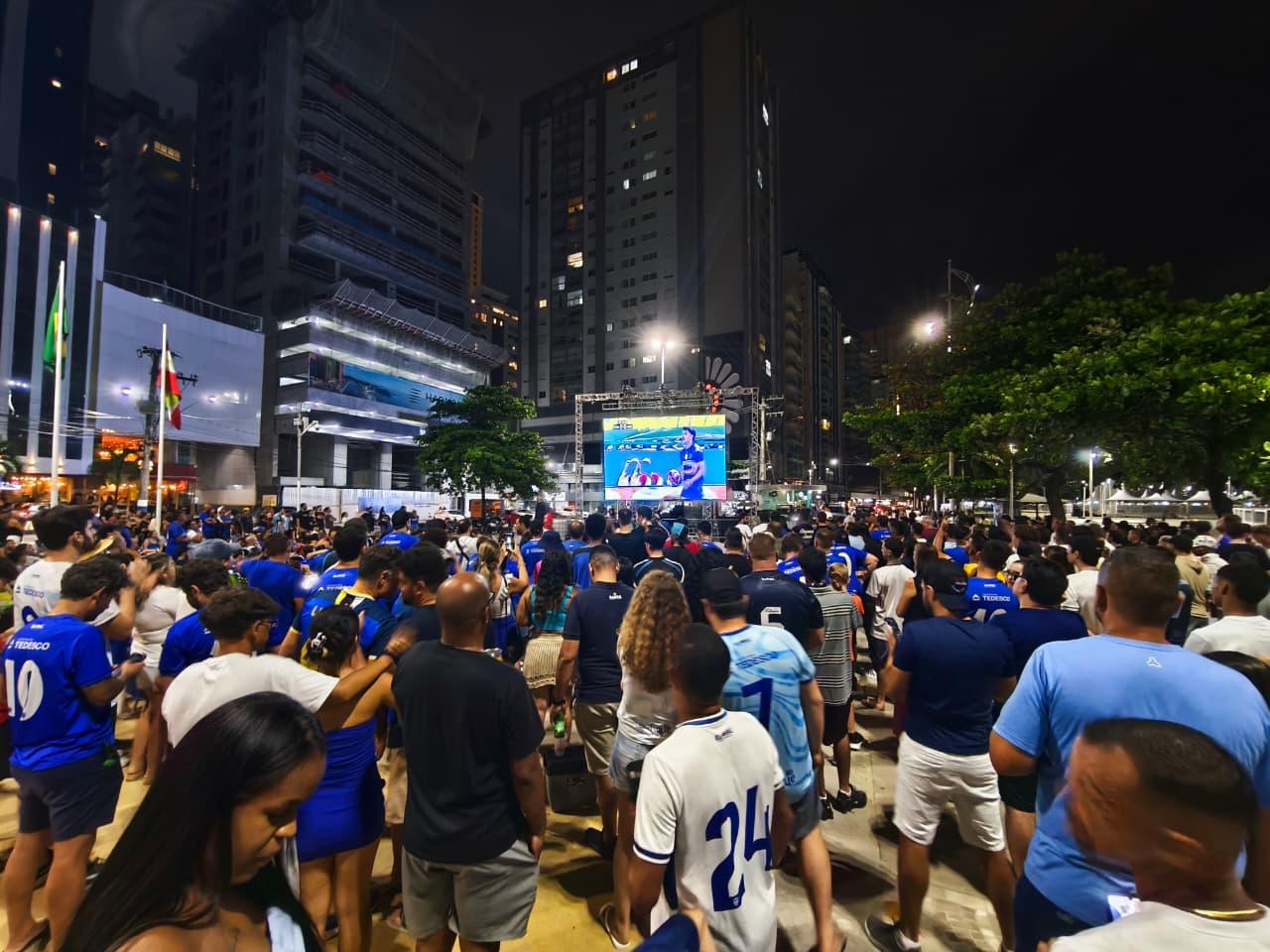 Torcida do Barra FC acompanha a final e vibra com título inédito da equipe
