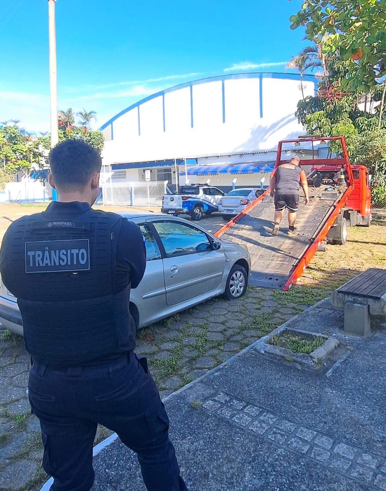 Veículo em situação de abandono é removido pela BC Trânsito
