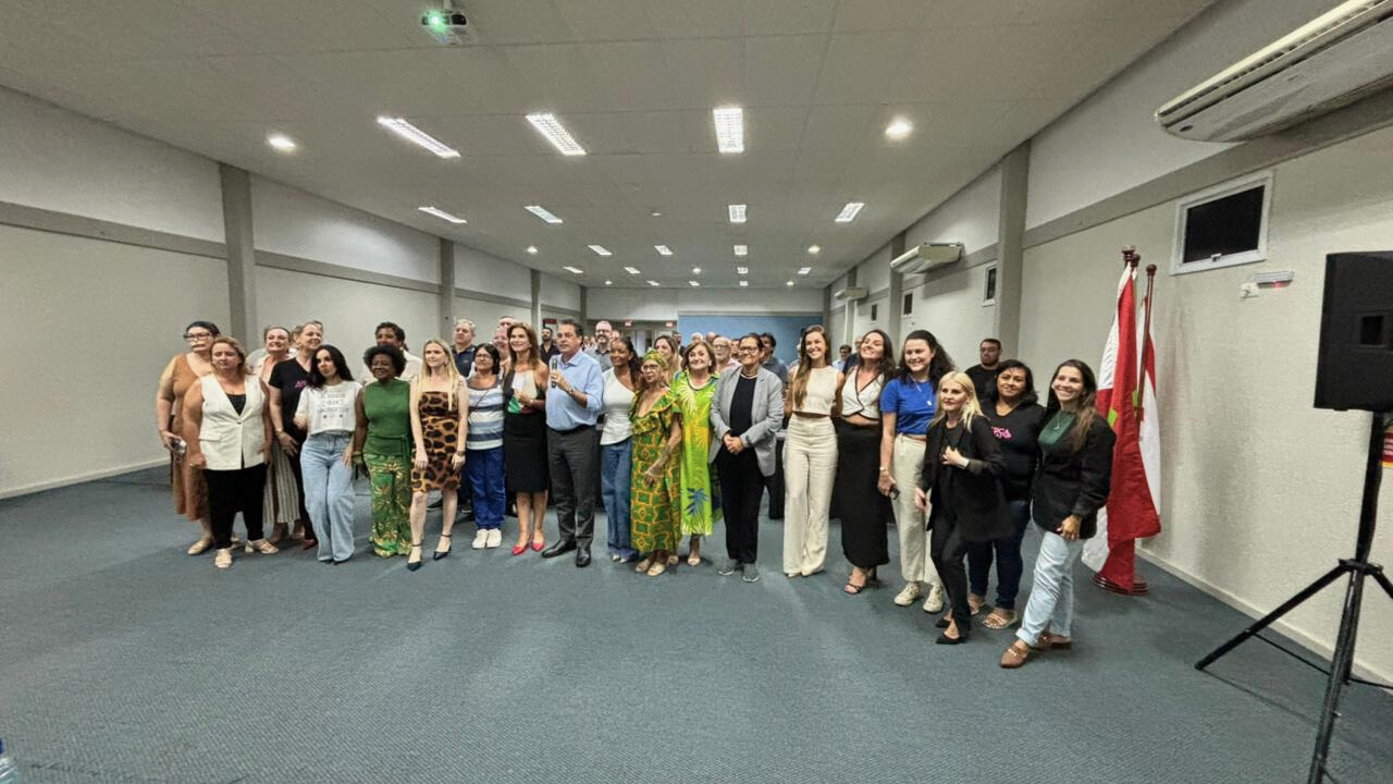 Vereadora Ciça Müller destaca importância da participação política em encontro do PDT catarinense