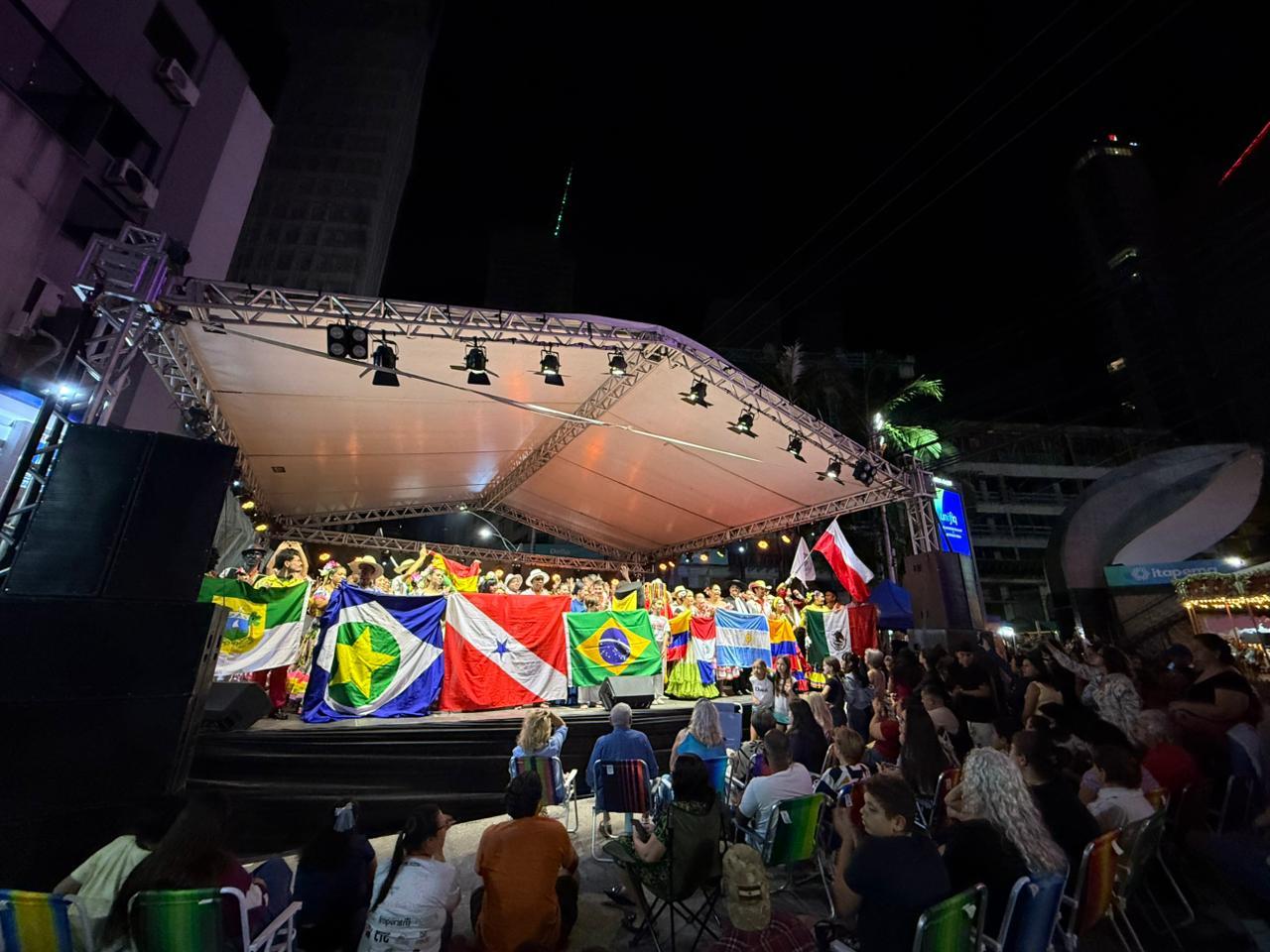 Abertura do 9º Encontro de Etnias encanta público na Praça da Paz